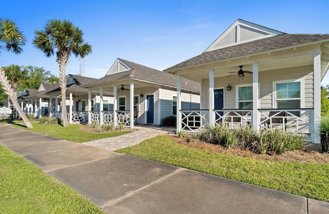 Cozy Cottage 6 of 6 by Pool|2BR | Grill | Near Bay and Marina