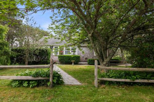 Cozy Cottage Walk to Nauset Beach