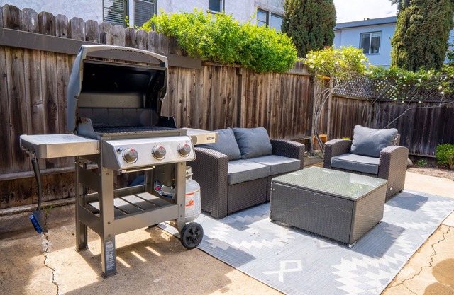 Cozy Cottage with Private Backyard - 1 mi away from Downtown/Gaslamp/Balboa Park