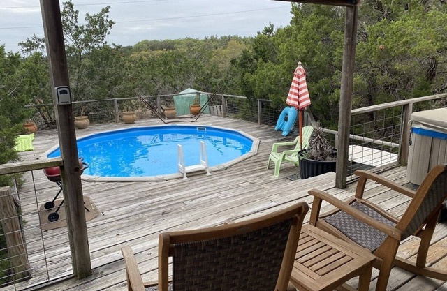 Cozy Cottage with Private pool, Private Hot Tub and Internet