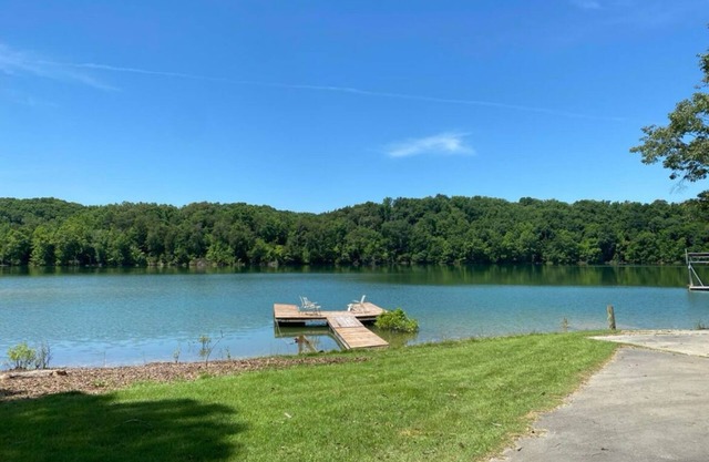 Cozy Cove Retreat on Douglas Lake, Waterfront, 4 Bedrooms, 2 Baths, Large Porch