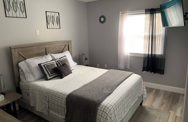 Cozy daisy 2-aCharming 1-bedroom apartment in Cleveland with AC, WiFi