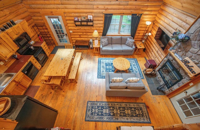 Dan's Mountain: Lake Area, Dogs Welcome, 2 Fireplaces, Hot Tub!