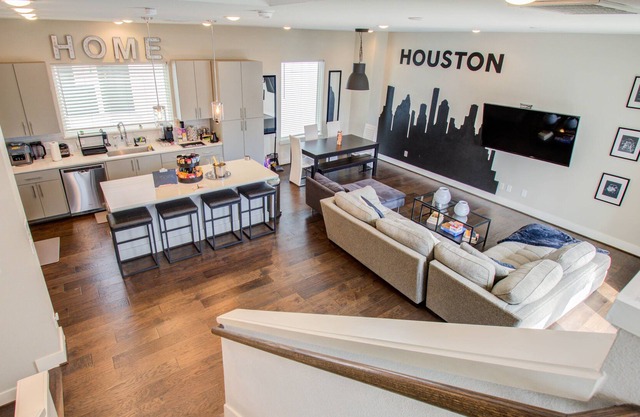 Cozy Downtown Townhome