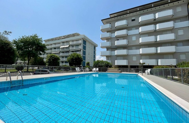 Acogedor piso en residencia con piscina compartida