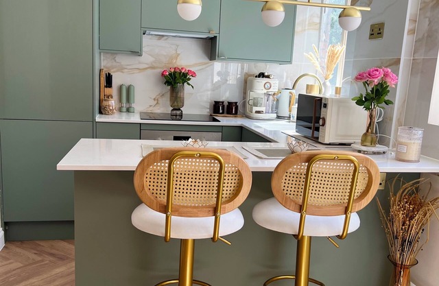 Cozy flat in putney- the flat is under renovation available on 18 July 2024