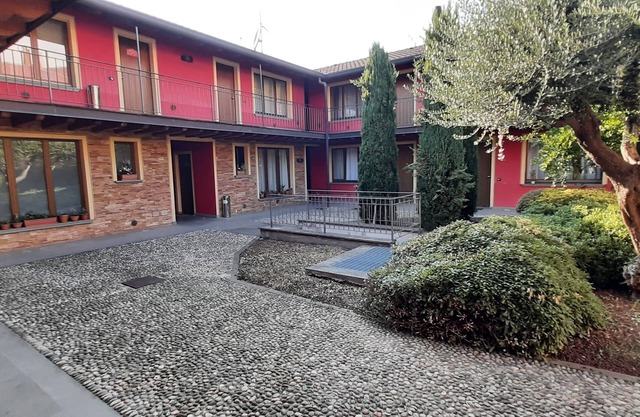 Cozy flat + parking close to City center/Airport (CIN IT016024B4O46O3QZY)
