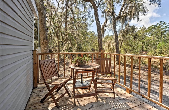 ‘The Lodge 'en Colonel's Island w / Screened Porch!
