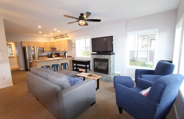 Renovated Ground Level Suite Backing onto Alpine Chair - Pet Friendly