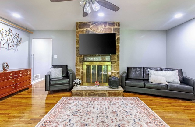 ‼️Cozy Home 4BR Newark Stay w/ Yard