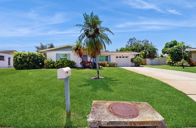 Cozy home with private pool, lanai, and washer & dryer