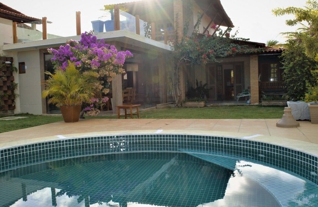 Acogedora casa con piscina, espacio gourmet, seguridad las 24 horas, a 100 metros de la playa