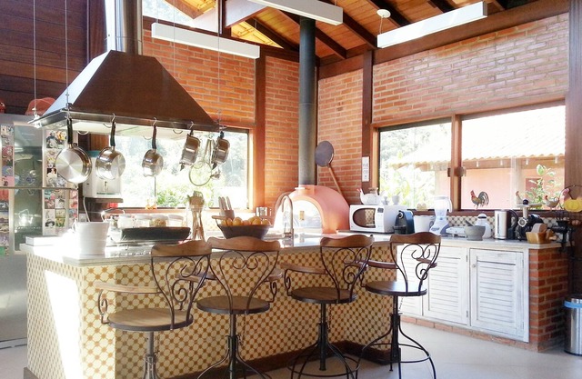 Acogedora casa con piscina, jacuzzi, chimenea, horno de pizza, jardín.