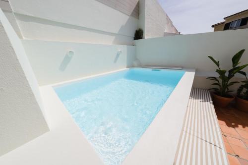 Cozy House with Private Pool 10min from the Beach
