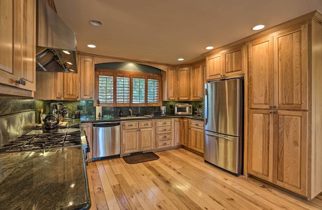 Cozy Lake Arrowhead Cabin < 2 Mi to Blue Jay Bay!