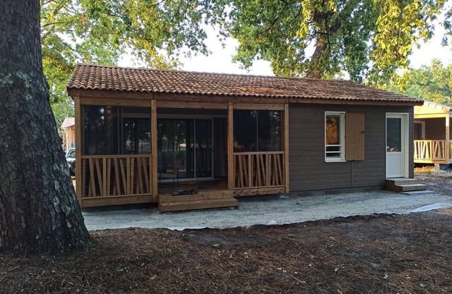 Chalet acogedor junto al lago, piscina cubierta, cerca de playas y actividades naturales