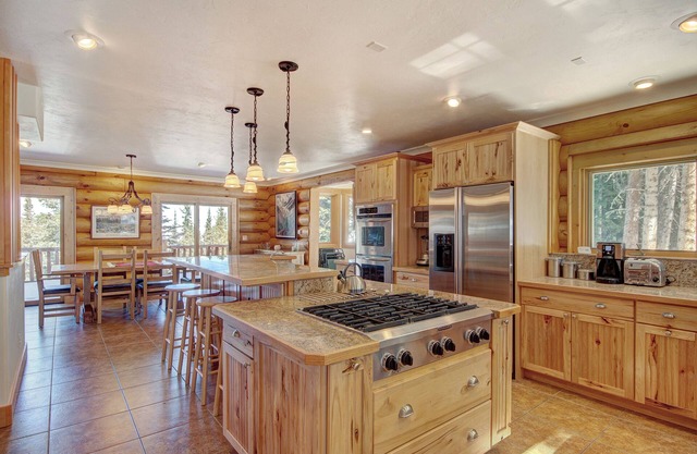 Cozy Log Home with Astonishing Views