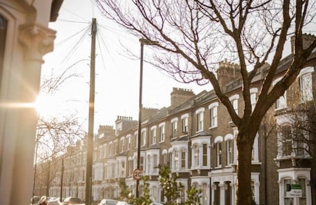 London quality budget studio with private bathroom