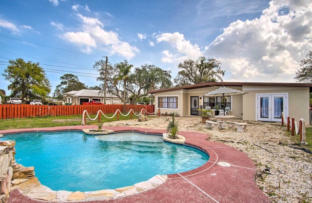 Cozy Melbourne Home w/ Deck & Pool: 5 Mi to Beach!