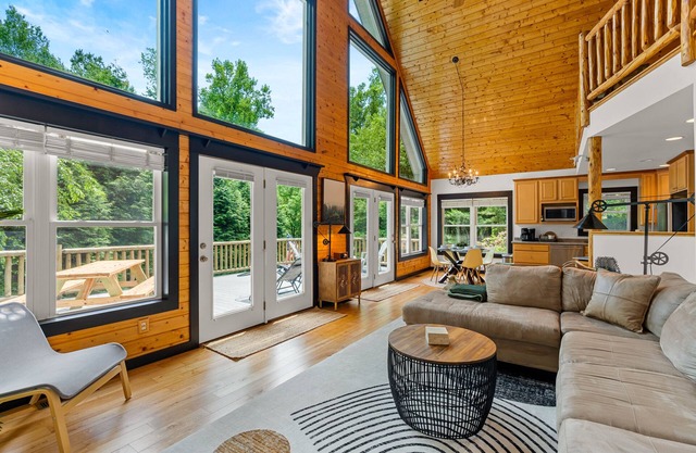 Cozy, modern cabin w/ Firepit near Asheville + Pet-Friendly