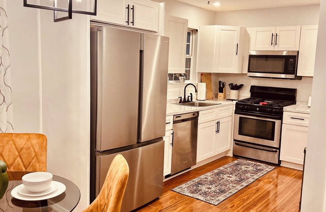 Cozy Modern Luxury 3 BDR Condo near NYC WiFi, free parking in lovely East Orange
