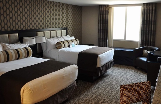 Cozy & Modern Stay Near the Vegas Action – Pool Access