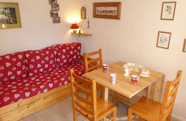 Apartamento para 4 personas, estilo montaña, en el centro del pueblo, cerca de remontes y con piscina