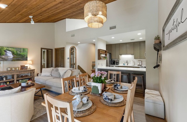 Cozy Mtn Retreat minutes from Sapphire Valley Resort. Renovated. Pet Friendly!