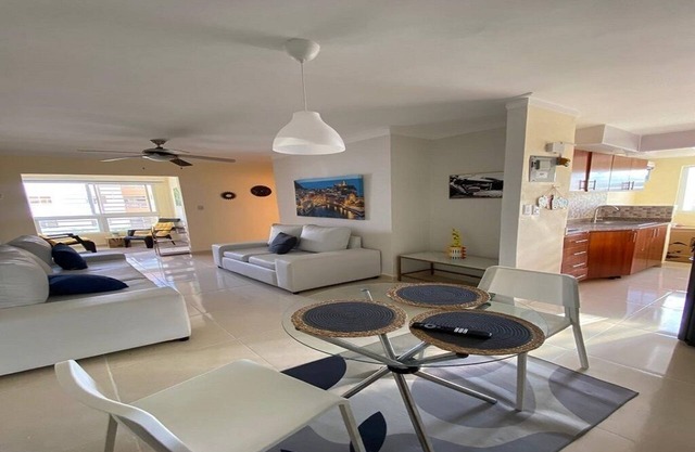 Acogedor Apartamento nuevo Av. Paseo del mar, a 15 minutos del aeropuerto,