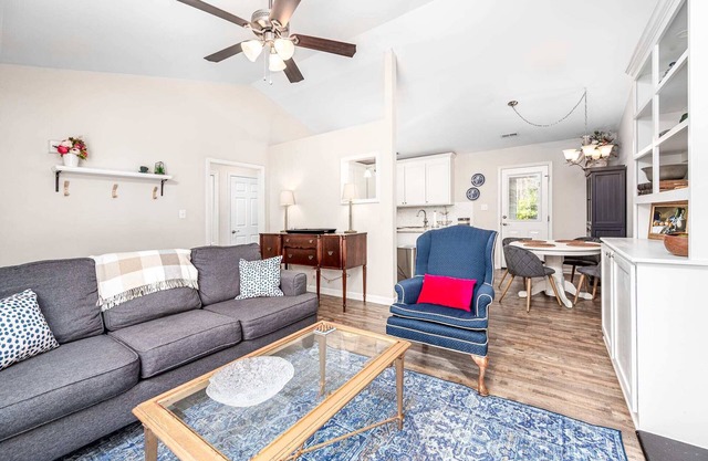Cozy Pet-friendly home in Five Points Raleigh