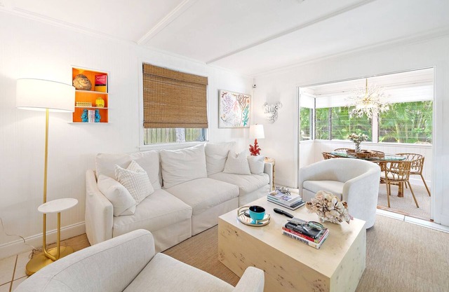 Cozy Private Bungalow 3 Min Walk to Downtown Sarasota