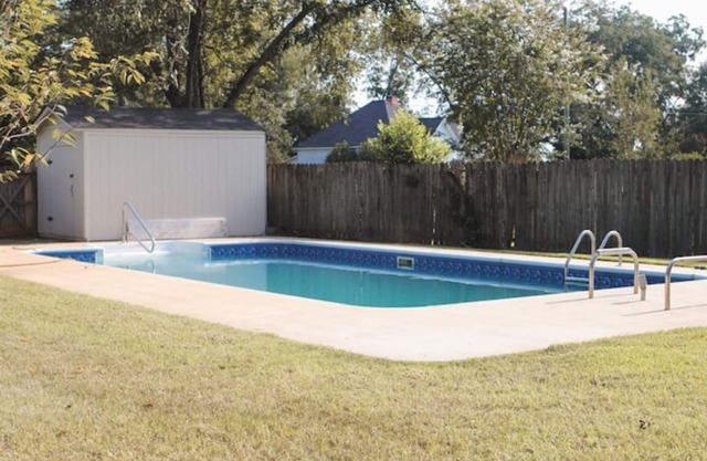 Cozy & Private home w/ in-ground pool