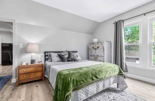Cozy & Quiet Studio Flat in Historic Mount Clemens