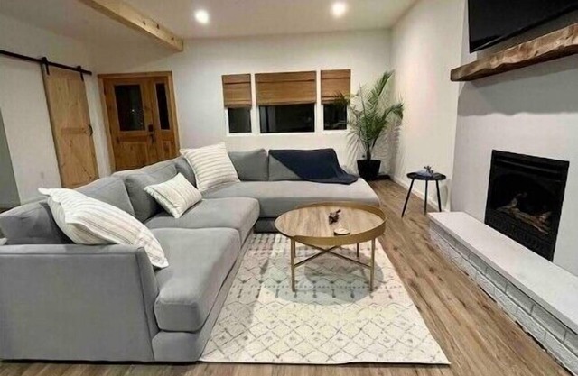 Cozy, Relaxing Home Close to Everything