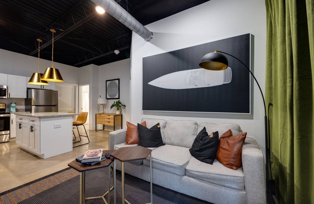 Downtown Nashville Loft – Sleeps 2, Pets-8 Min BNA