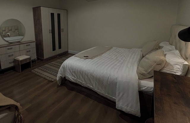 Cozy room in lovely with side yard in Riyadh with WiF