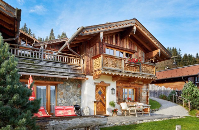 Acogedor y rústico Almchalet 4 * para 6-9 personas.