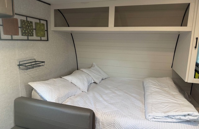Cozy RV in Tremendous Fresno with WiFi, AC