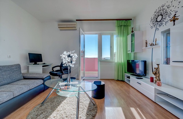 Acogedor apartamento con vistas al mar Marinely con gran jardín y barbacoa