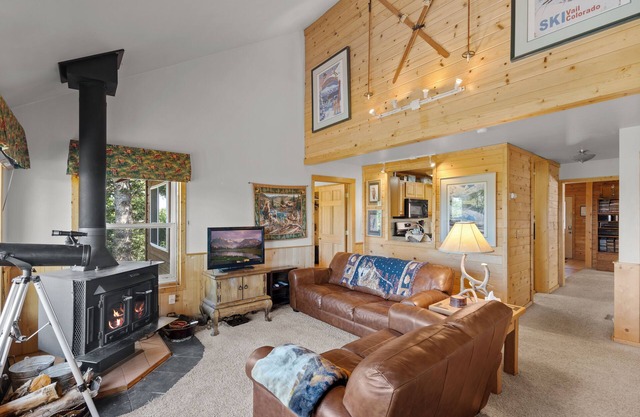 Cozy Secluded Cabin with Views & Hot Tub