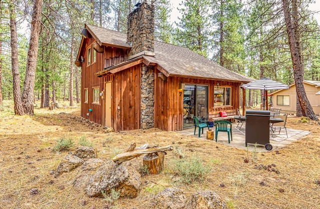 Acogedora y apartada cabaña Sunriver w / acceso SHARC! Rodeado por la belleza y naturaleza