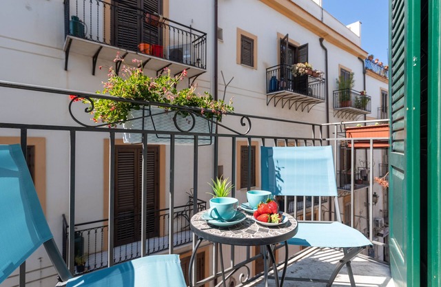 COZY SICILIAN STYLE APARTMENT in town center -BRIARIA-