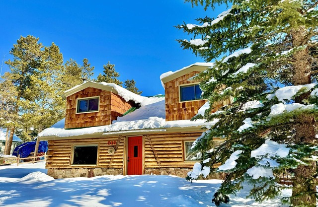 Cozy Cabin Near Top Ski Resorts & Downtown