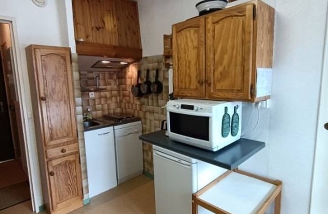 Apartamento acogedor cerca de pistas de esquí, para 6 personas con balcón, ascensor y parking gratuito.