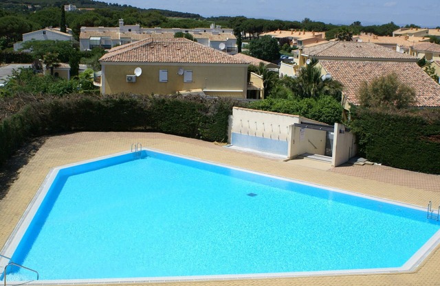 Estudio climatizado para 2 con acceso a piscina, cocina moderna y parking en Agde