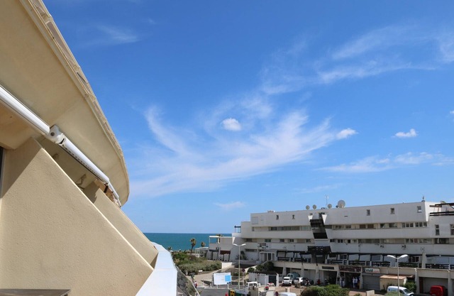 Acogedor estudio para 2 en Héliopolis con terraza, cocina equipada y cerca de la playa