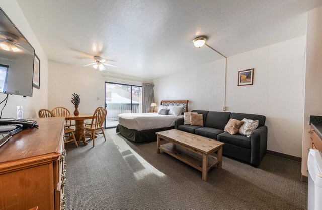 Cozy Studio #226 at Donner Lake Village