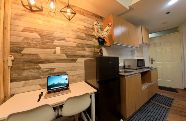 Cozy studio in Mactan Lapu-lapu City with fitness room, pool, WiFi, etc