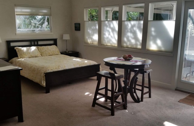Acogedor estudio en San Rafael; ¡Cerca de todo lo que el Área de la Bahía tiene para ofrecer!