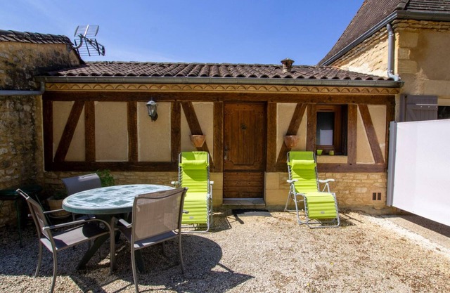 Acogedor estudio con jardín en plena naturaleza cerca de Sarlat y actividades turísticas